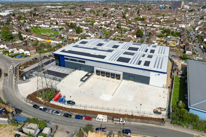 1.5 acres of Warehouse for sale in Croydon West