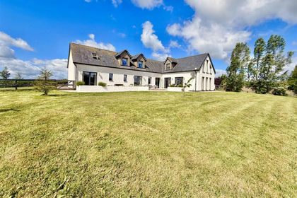 5.9 acres of House with Land for sale in Hamilton and Clyde Valley