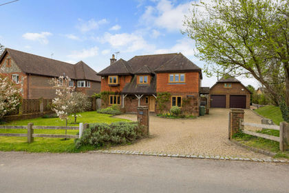 1.6 acres of House with Land for sale in Medstead