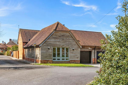 Barn Conversion for sale in Oakley