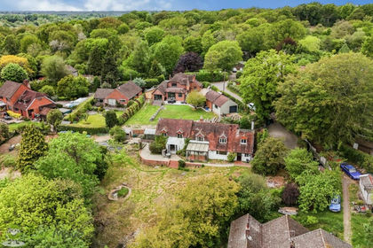 2 acres of House with Land for sale in Baughurst