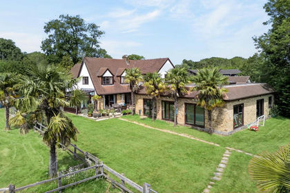 5 acres of House with Land for sale in Chipperfield