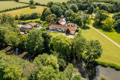 1.8 acres of House with Land for sale in Topcroft