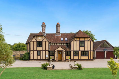 1.7 acres of House with Land for sale in Horsted Keynes