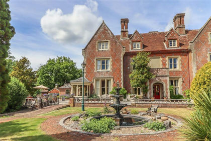 2.5 acres of House with Land for sale in Michelmersh and Timsbury