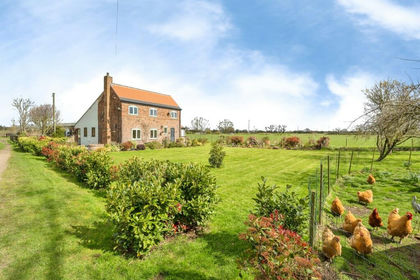 16.4 acres of House with Land for sale in Moss