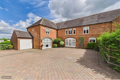 Barn Conversion for sale in Hanbury
