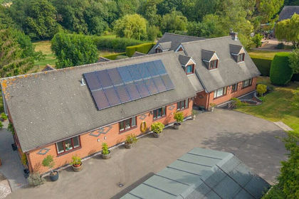 9.7 acres of House with Land for sale in Bretby