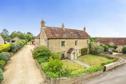 5.6 acres of Farmhouse for sale in North Cheriton