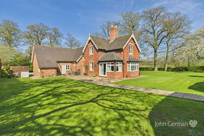 2 acres of Country Home for sale in Barton Blount