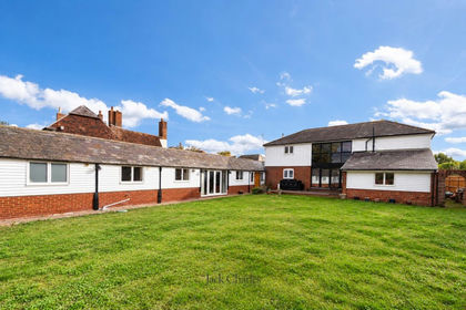Barn Conversion for sale in Yalding