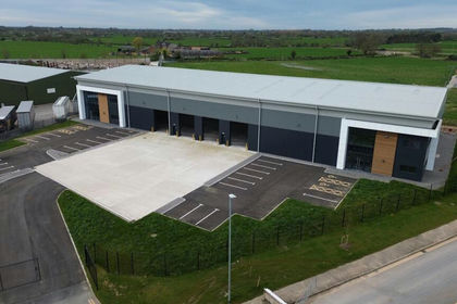 Warehouse for sale in Wardle