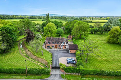 3.4 acres of House with Land for sale in Worcester