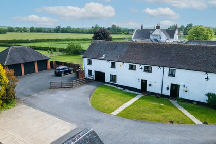 Barn Conversion for sale in Hilton
