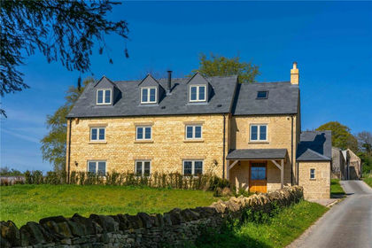 2.2 acres of Farmhouse for sale in Winchcombe