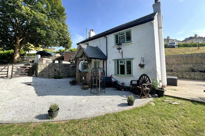 1.3 acres of Cottage for sale in Lydbrook