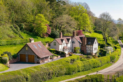 61 acres of Farmhouse for sale in Shelsley Beauchamp