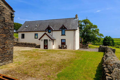 3.2 acres of Farmhouse for sale in Bedlinog