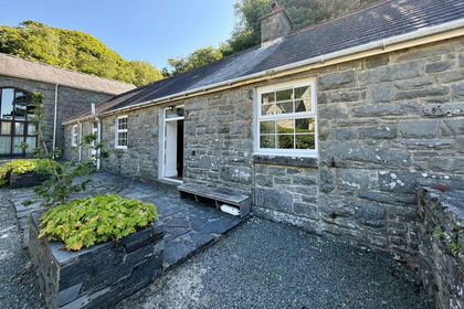 Land for sale in Llanelltyd