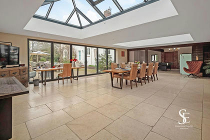 2.4 acres of Farmhouse for sale in Wokingham Without