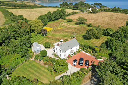 1 acre of House with Land for sale in Gerrans
