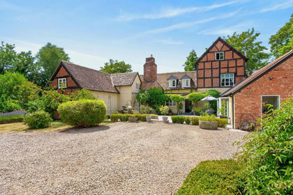 8.8 acres of Country Home for sale in Aylton