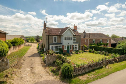 4.5 acres of House with Land for sale in Felmersham