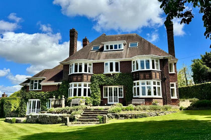 1.3 acres of House with Land for sale in Elloughton-cum-Brough