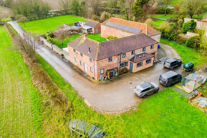 2.5 acres of Barn Conversion for sale in Rimswell