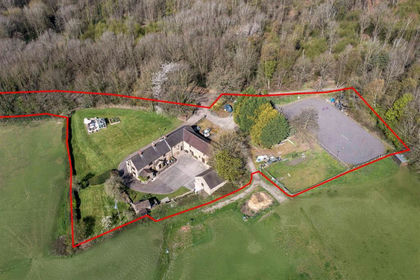 2.8 acres of Farmhouse for sale in Barlow