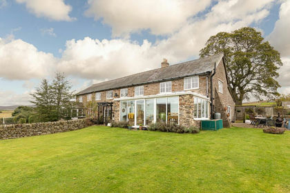 1 acre of Cottage for sale in Allendale