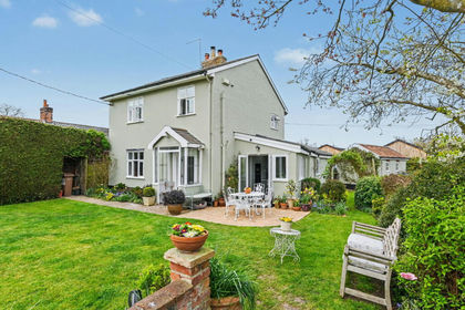 3 acres of Cottage for sale in Charsfield