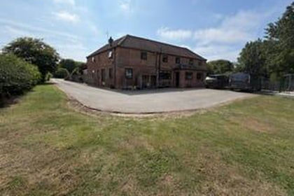 2.5 acres of Barn Conversion for sale in Rimswell