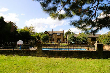 2.3 acres of House with Land for sale in Hornchurch and Upminster