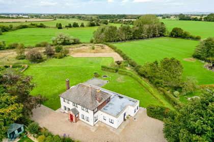 2 acres of House with Land for sale in Sutton upon Derwent