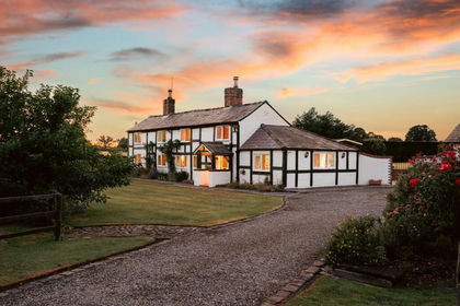 2 acres of Cottage for sale in Spurstow