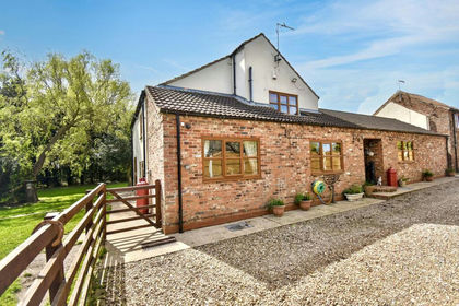 15 acres of Farmhouse for sale in Thorne