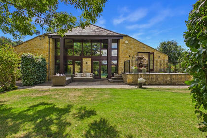 Barn Conversion for sale in Compton Pauncefoot