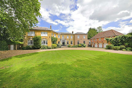 13 acres of House with Land for sale in Chipping Barnet