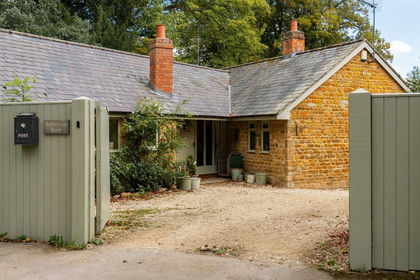 2.3 acres of Barn Conversion for sale in Wardington