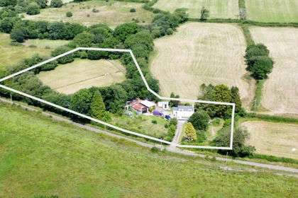 2.5 acres of Smallholding for sale in Llangyndeyrn