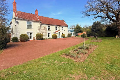 6 acres of Equestrian property for sale in Hopton-on-Sea