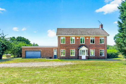 1 acre of Farmhouse for sale in Milson