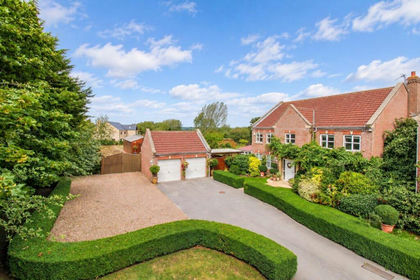 1.2 acres of House with Land for sale in Badsworth