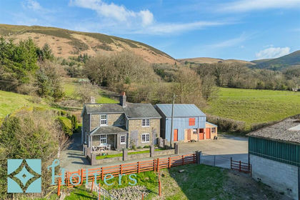 10 acres of House with Land for sale in Llandinam