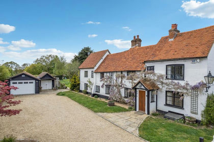 4.8 acres of Land for sale in Bovingdon