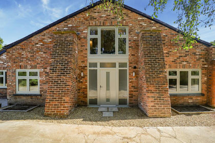 Barn Conversion for sale in Mobberley