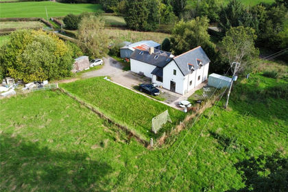 4.4 acres of House with Land for sale in Llandinam