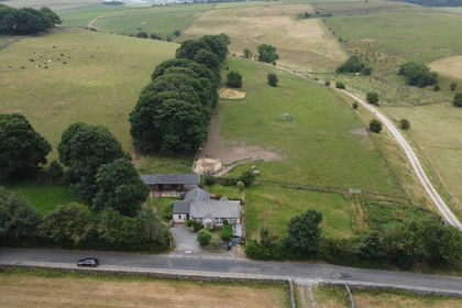 4 acres of House with Land for sale in Chelmorton