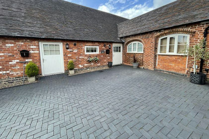 Barn Conversion for sale in Hints